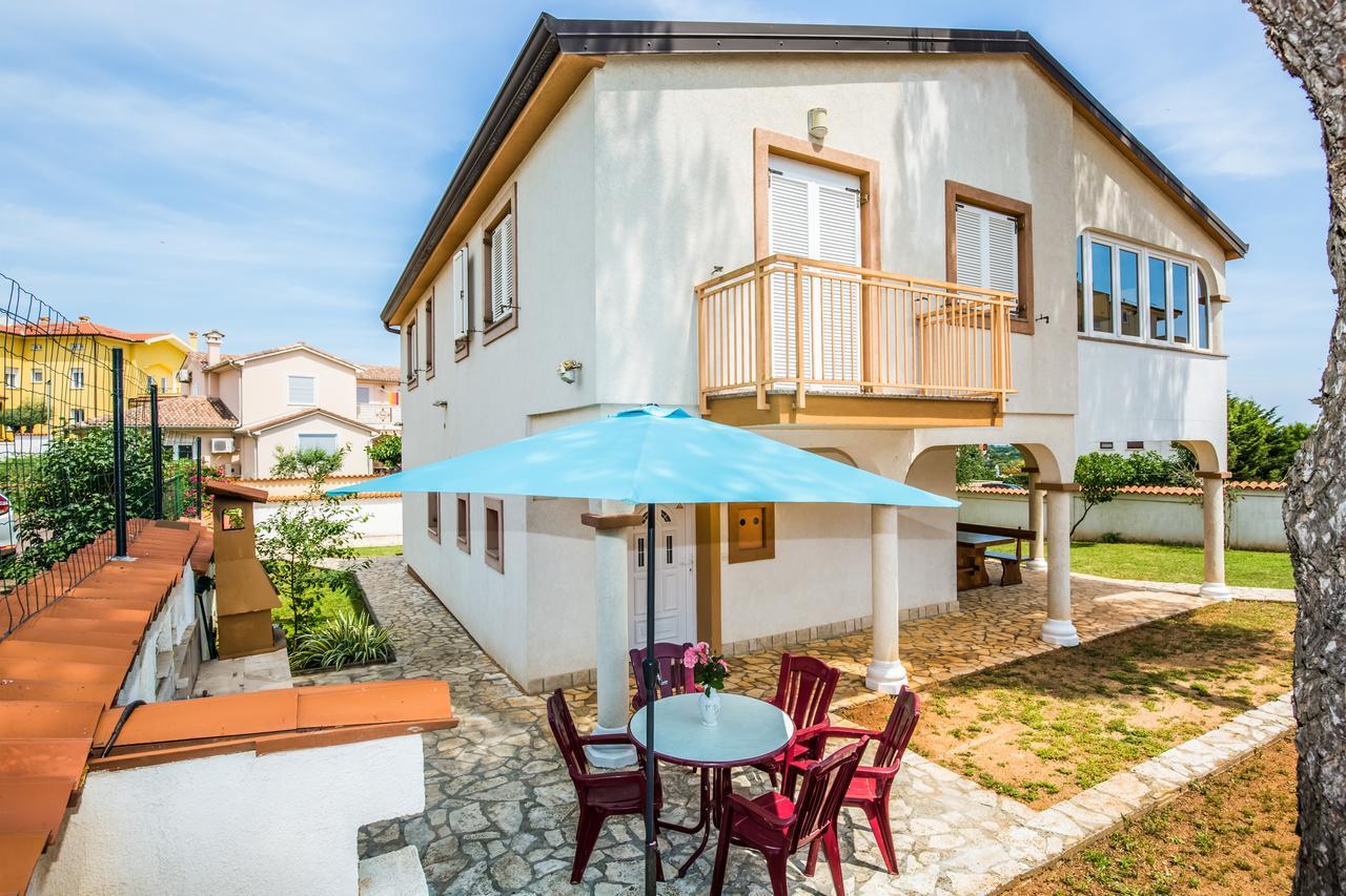 Apartment Carolina Ližnjan Exterior foto
